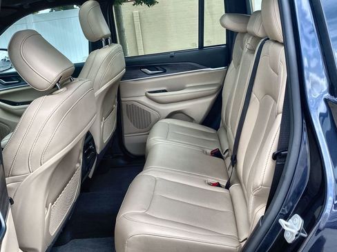 Certified 2024 Jeep Grand Cherokee Limited w/ Luxury Tech Group II image 22