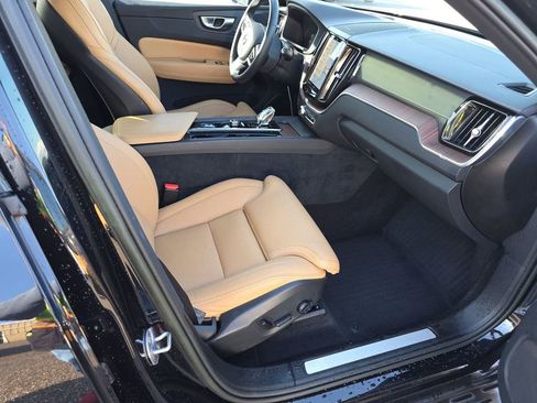 Used 2023 Volvo XC60 T8 Ultimate w/ Protection Package Premier image 11