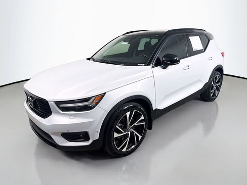 Used 2021 Volvo XC40 T5 R-Design w/ Advanced Package AWD/4WD image 3