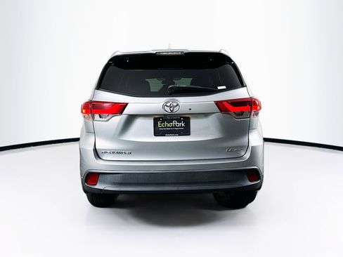 Used 2019 Toyota Highlander Plus AWD/4WD image 7