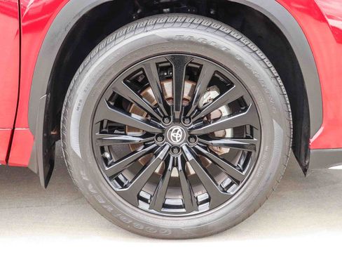 Certified 2024 Toyota Highlander XSE FWD image 10