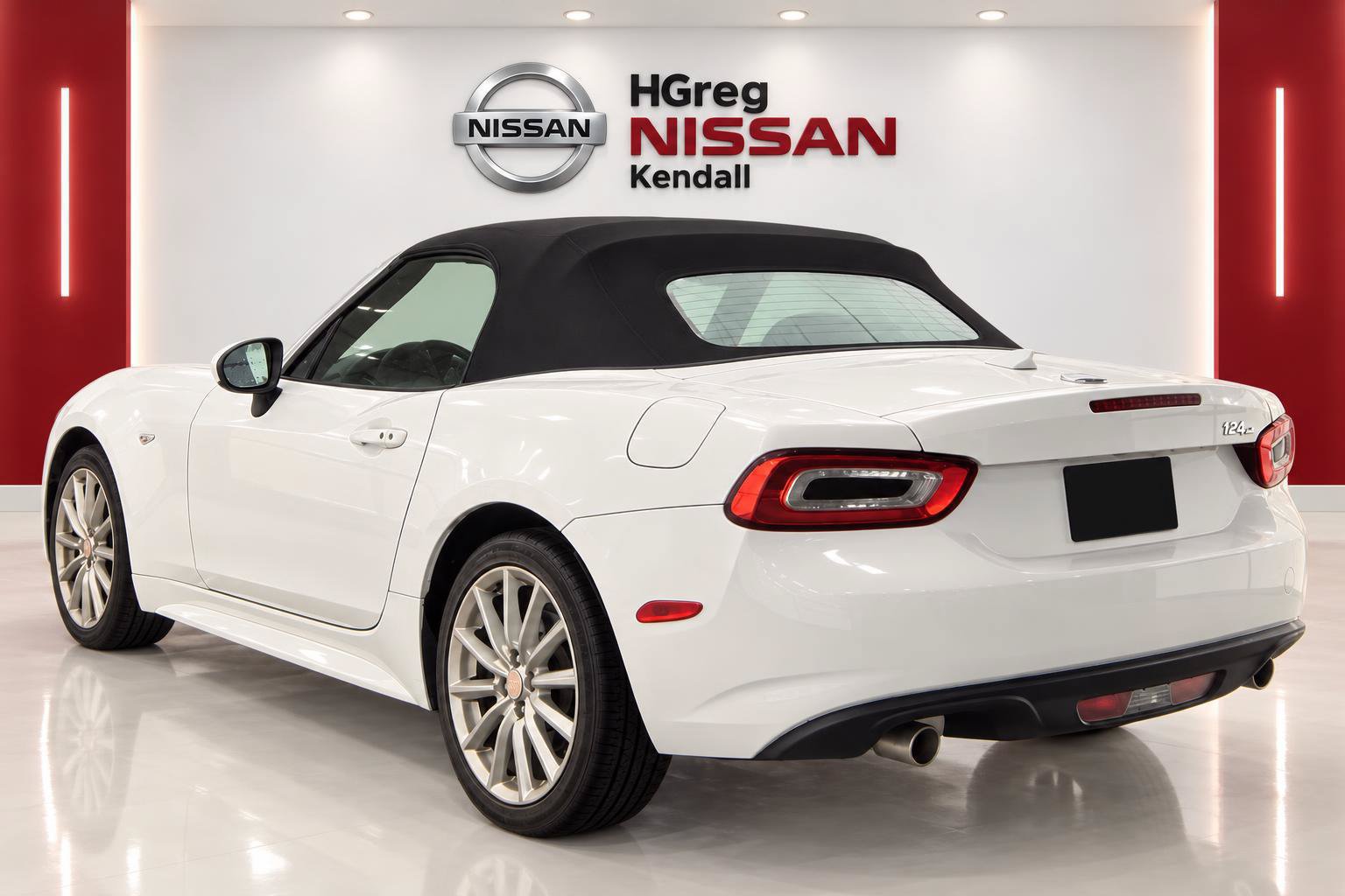 Used 2018 FIAT 124 Spider Lusso RWD image 2