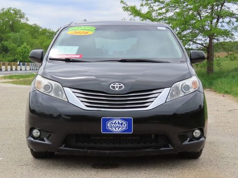 Used 2016 Toyota Sienna XLE w/ XLE Navigation Package FWD image 15