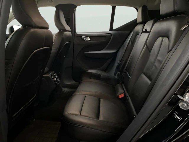 Used 2023 Volvo XC40 B4 Core w/ Convenience Package FWD image 63