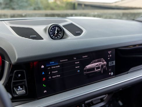 New 2026 Porsche Cayenne Coupe image 33