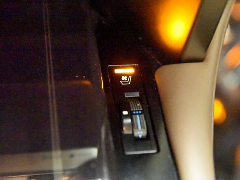 Used 2020 Lexus GX 460 Luxury w/ Luxury Sport Package image 33