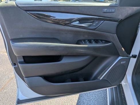 Used 2020 Cadillac Escalade Platinum image 12