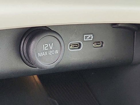 Certified 2023 Volvo XC40 B5 Plus w/ Protection Package Premier image 23