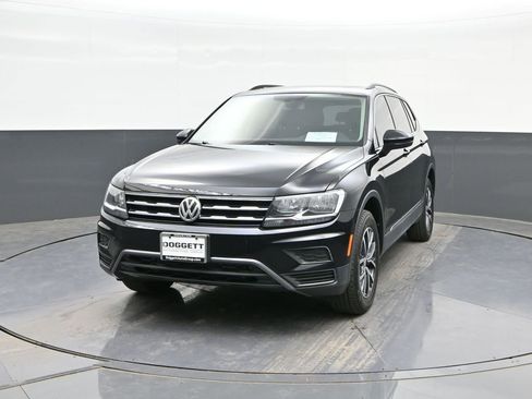 Used 2020 Volkswagen Tiguan SE w/ Panoramic Sunroof Package FWD image 27