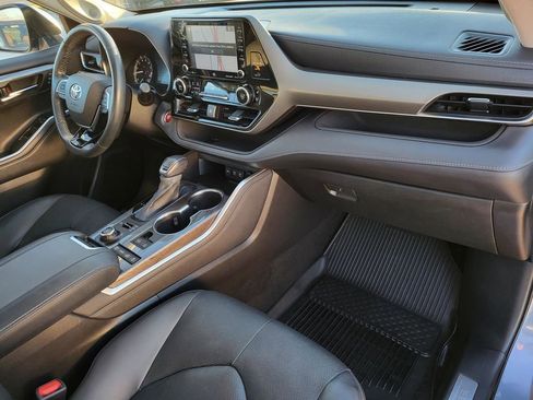 Used 2021 Toyota Highlander Limited image 8