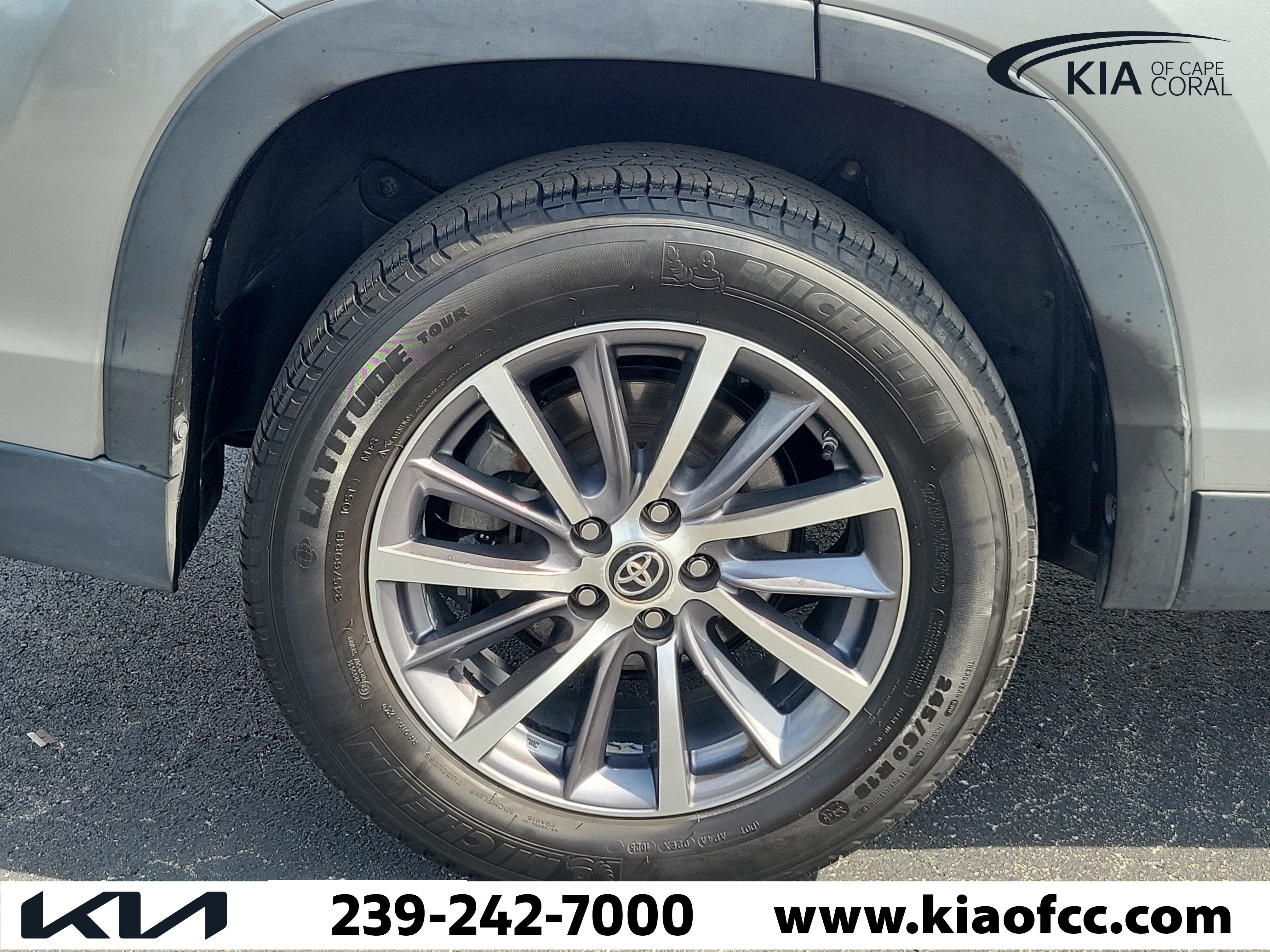 Used 2019 Toyota Highlander XLE FWD image 9