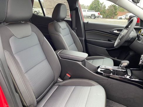 New 2026 Chevrolet Trax LT w/ LPO, Blackout Package image 22