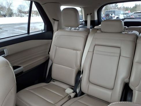 Used 2023 Ford Explorer XLT w/ Equipment Group 202A image 13