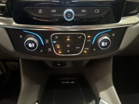 Used 2018 Chevrolet Traverse Premier w/ Driver Confidence II Package image 16