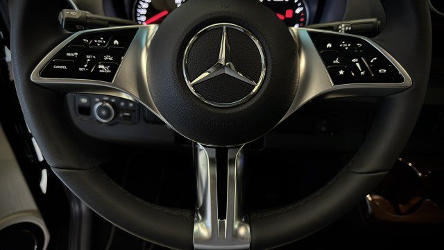 Used 2025 Mercedes-Benz Sprinter 2500 image 25