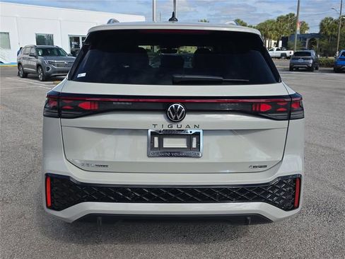 New 2026 Volkswagen Tiguan SEL R-Line image 5