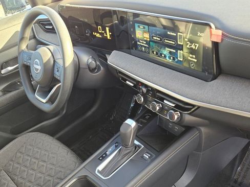 Used 2025 Nissan Kicks SV image 7