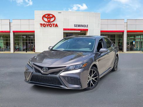 Used 2024 Toyota Camry SE FWD image 1