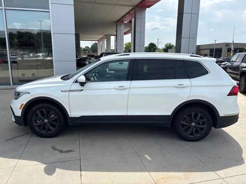 Used 2024 Volkswagen Tiguan SE AWD/4WD image 4