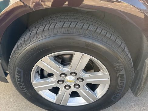 Used 2010 Chevrolet Traverse LT image 2