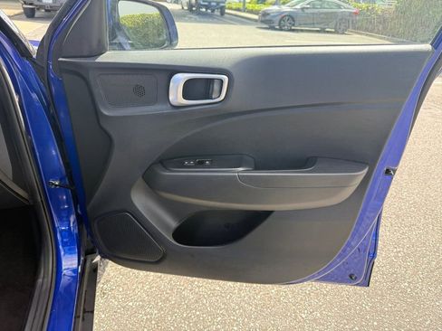 Used 2022 Hyundai Venue SEL image 27