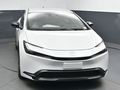 New 2026 Toyota Prius LE image 2