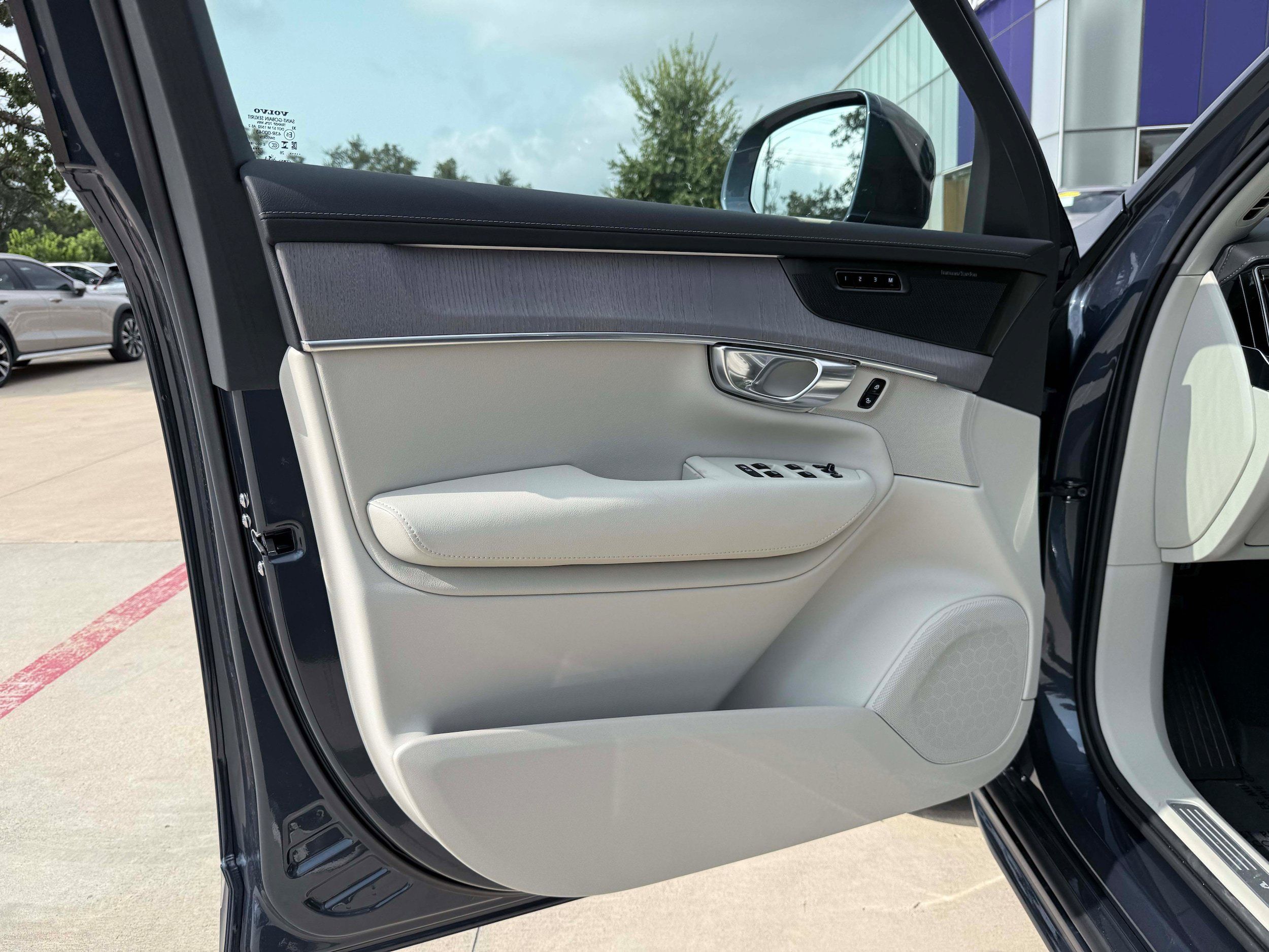 New 2026 Volvo XC90 B6 Ultra w/ Protection Package Premier AWD/4WD image 11