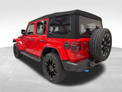 Used 2022 Jeep Wrangler Unlimited Sahara w/ Cold Weather Group image 9
