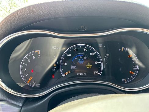 Used 2022 Jeep Grand Cherokee Laredo X RWD image 3