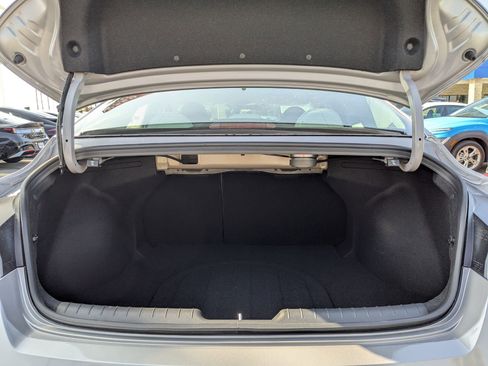 New 2025 Hyundai Elantra Limited image 23