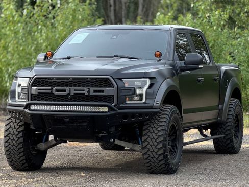Used 2017 Ford F150 Raptor w/ Equipment Group 802A Luxury AWD/4WD image 3