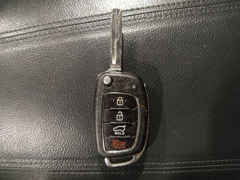 Used 2018 Hyundai Santa Fe Sport image 32