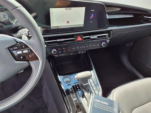New 2025 Kia Niro EX Touring image 25
