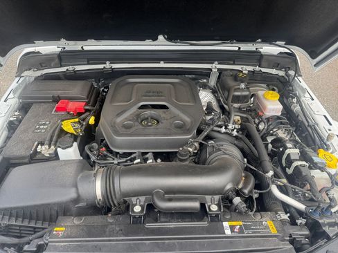 Used 2025 Jeep Wrangler Sahara image 31