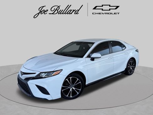 Used 2018 Toyota Camry SE FWD image 1