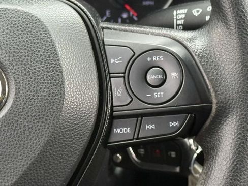 Used 2021 Toyota RAV4 LE AWD/4WD image 15
