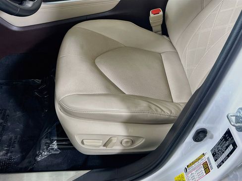 Used 2021 Toyota Highlander Platinum image 19