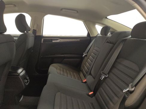 Used 2019 Ford Fusion SE image 18