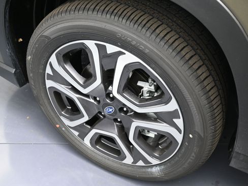 New 2025 Subaru Ascent Limited image 17