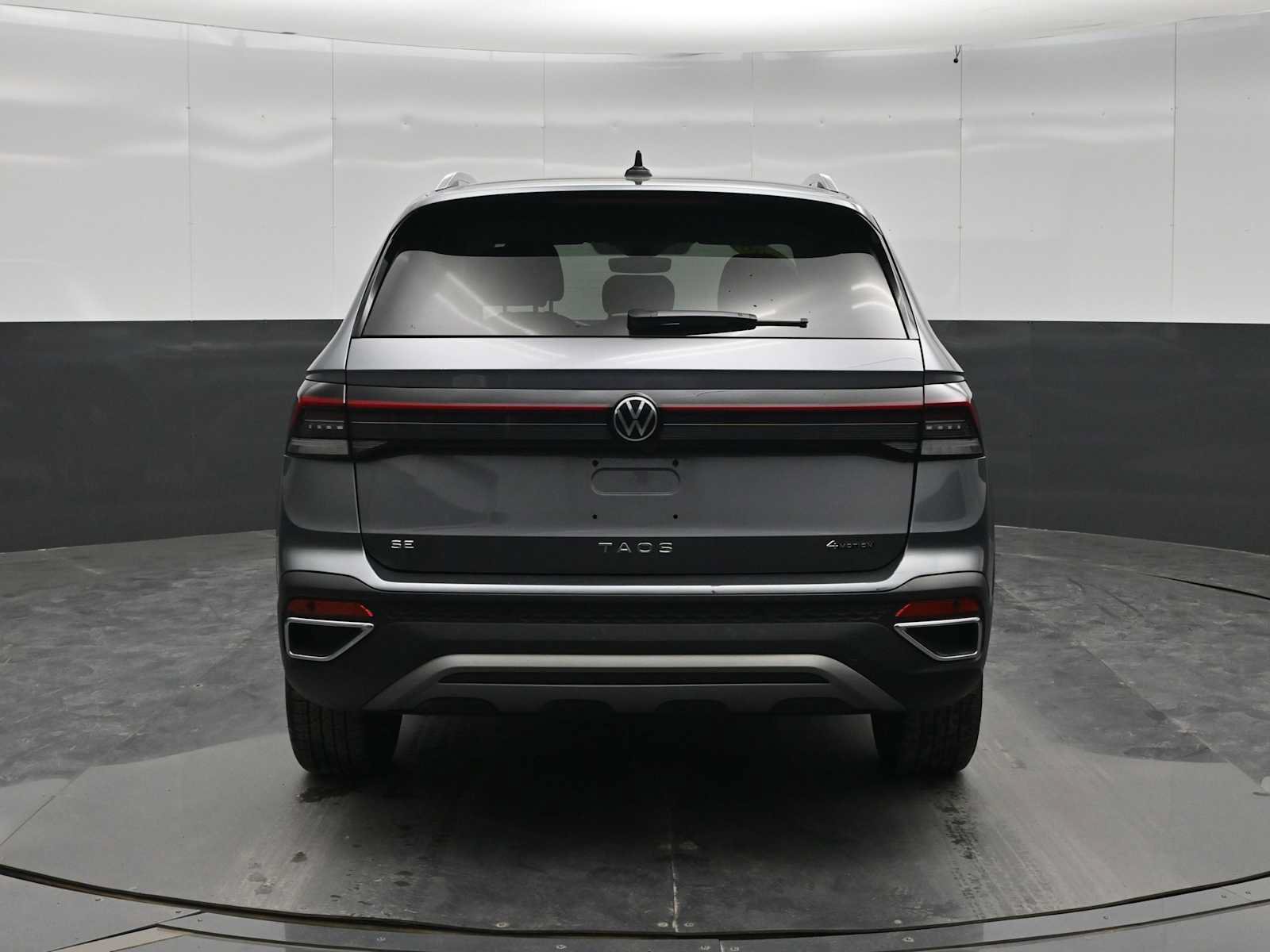 Used 2026 Volkswagen Taos SE AWD/4WD image 6