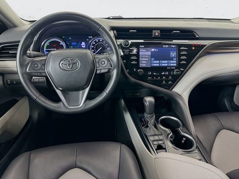 Used 2020 Toyota Camry XLE image 21
