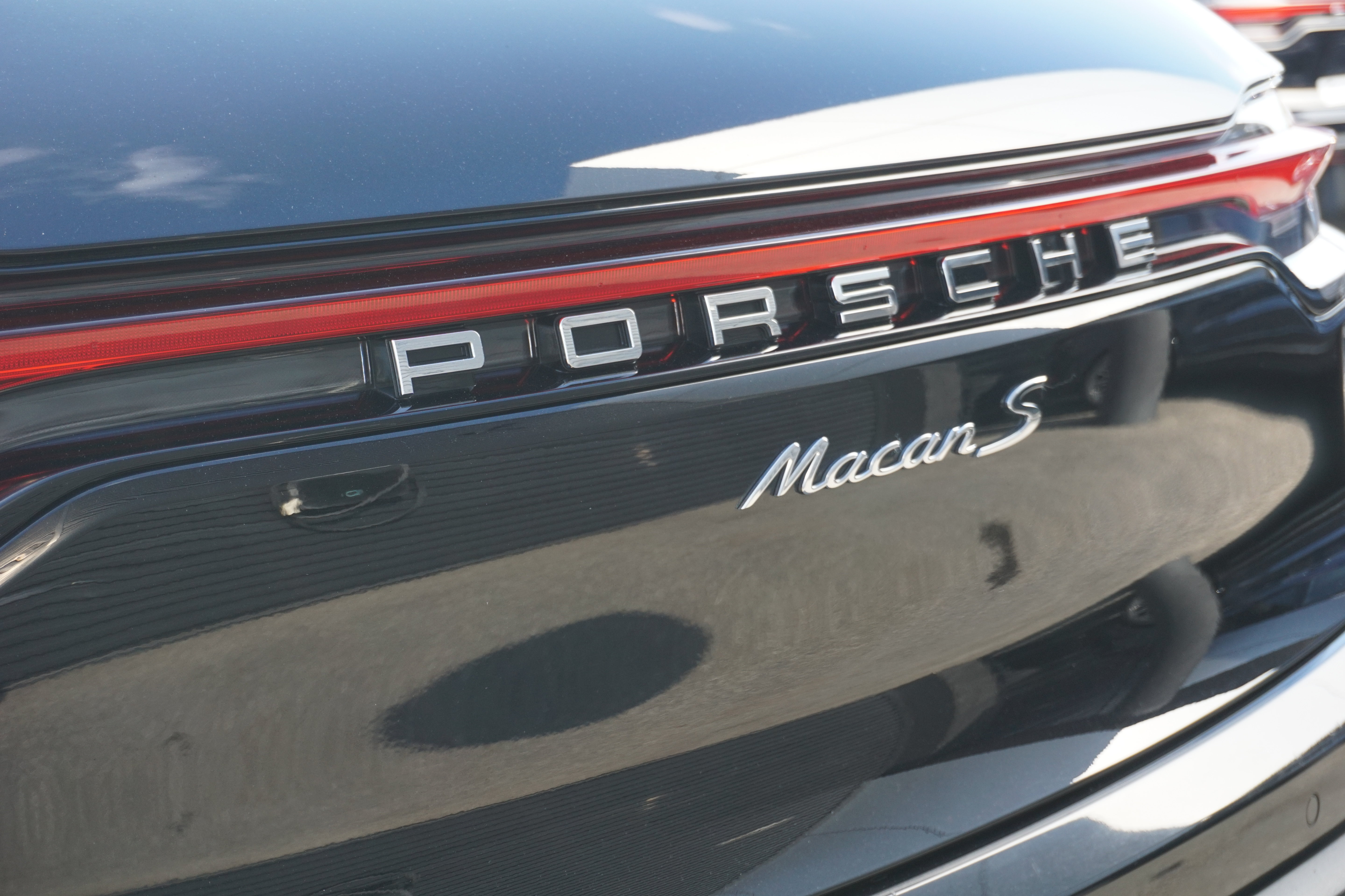 Certified 2022 Porsche Macan S AWD/4WD image 15