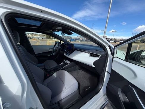 Used 2023 Toyota Corolla SE w/ SE Package image 29