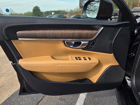 Used 2021 Volvo V90 T6 Cross Country image 10