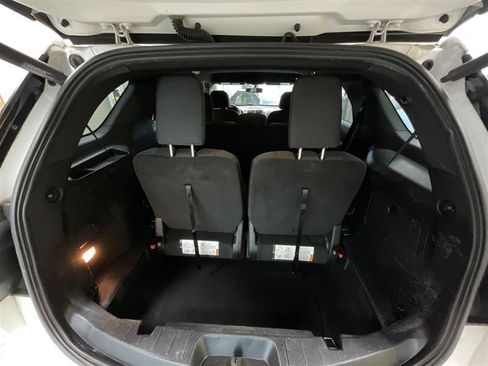 Used 2017 Ford Explorer XLT w/ Equipment Group 201A FWD image 23