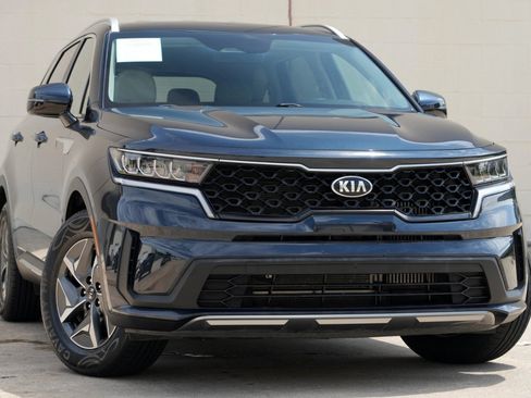 Used 2021 Kia Sorento S FWD image 2