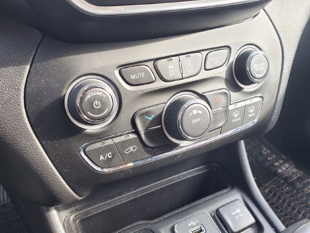 Used 2021 Jeep Cherokee Latitude Lux AWD/4WD image 12