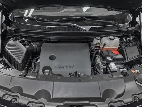 Used 2023 Chevrolet Traverse Premier w/ Redline Edition image 11