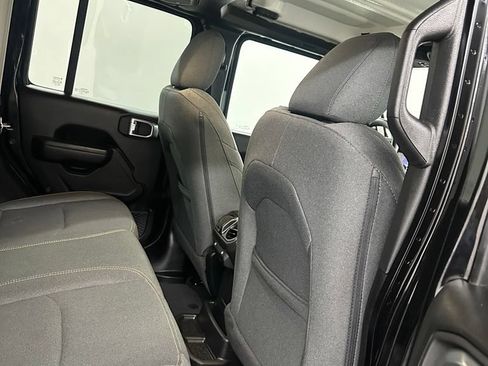 Used 2024 Jeep Wrangler Unlimited w/ Convenience Group AWD/4WD image 31