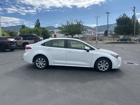 Used 2024 Toyota Corolla LE AWD/4WD image 3